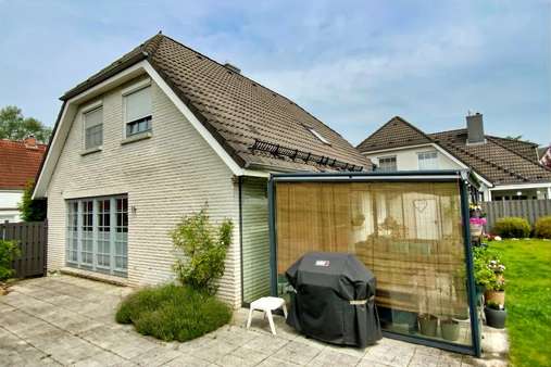 Seitenansicht - Einfamilienhaus in 23611 Bad Schwartau mit 128m² kaufen