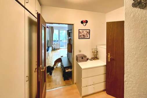 Eingangsbereich und Flur Eingangsbereich und Flur - Etagenwohnung in 23556 Lübeck mit 41m² kaufen