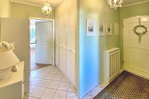 Flurbereich mit Einbauschrank - Erdgeschosswohnung in 23683 Scharbeutz mit 58m² kaufen