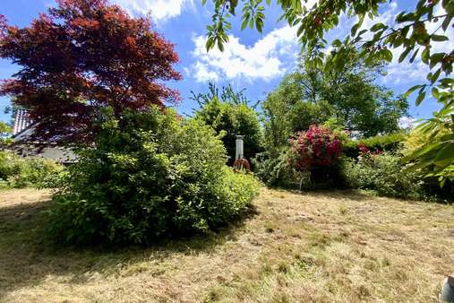 angelegter Garten - Grundstück in 23570 Lübeck mit 450m² kaufen