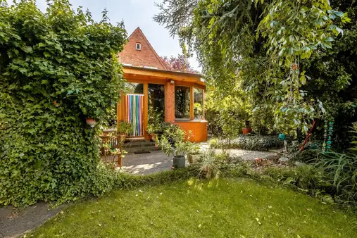 Einfamilienhaus mit verwunschenem Garten