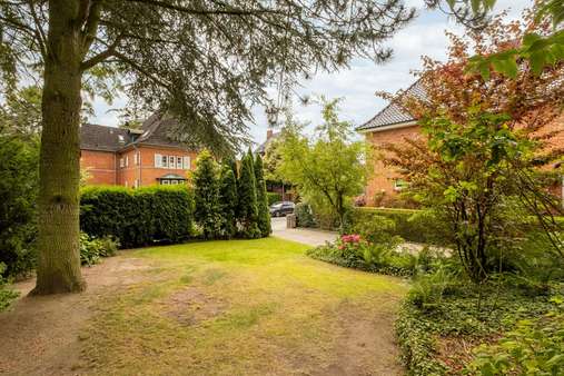 Eingewachsenes Grundstück - Einfamilienhaus in 23568 Lübeck mit 214m² kaufen