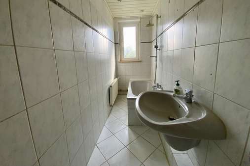 Wannenbad im OG - Reihenmittelhaus in 23569 Lübeck mit 119m² kaufen