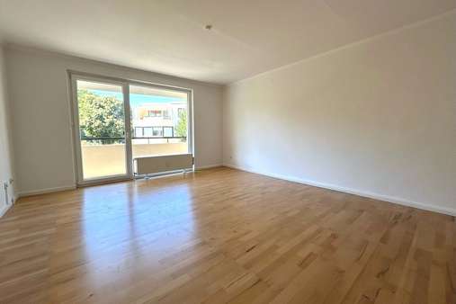 Wohnzimmer - Etagenwohnung in 23611 Bad Schwartau mit 76m² kaufen