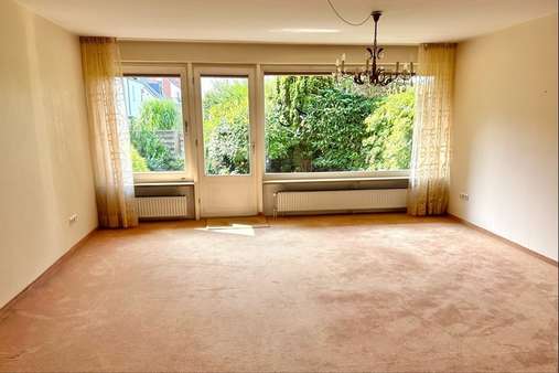 Wohnzimmer - Reihenendhaus in 23566 Lübeck mit 105m² kaufen