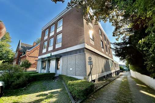 Seitliche Ansicht  - Etagenwohnung in 23564 Lübeck mit 49m² kaufen