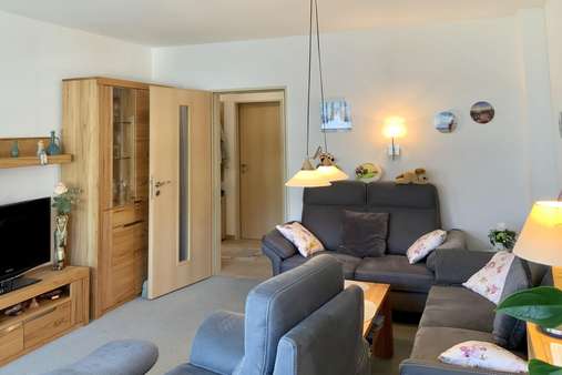 Wohnzimmer Wohnzimmer - Etagenwohnung in 23570 Lübeck mit 81m² kaufen