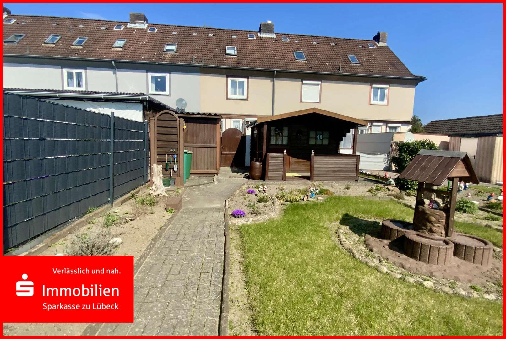 Blick aus dem Garten zum Haus - Reihenmittelhaus in 23569 Lübeck mit 72m² kaufen