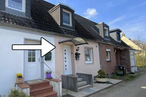 Frontansicht - Reihenmittelhaus in 23569 Lübeck mit 60m² kaufen