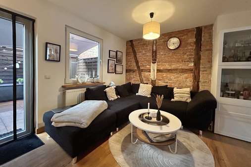 Wohnzimmer mit offener Küche - Reihenmittelhaus in 23554 Lübeck mit 63m² kaufen