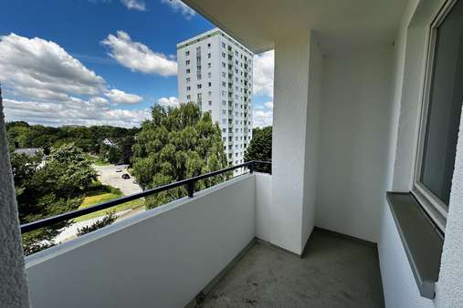 Balkon / Loggia Balkon / Loggia - Etagenwohnung in 23560 Lübeck mit 49m² kaufen