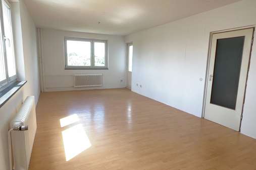 Wohn-/ Schlafzimmer Wohn-/ Schlafzimmer - Etagenwohnung in 23560 Lübeck mit 49m² kaufen