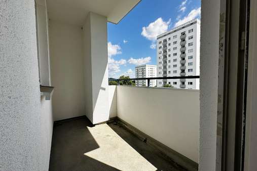 Balkon / Loggia - Etagenwohnung in 23560 Lübeck mit 60m² kaufen