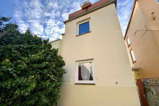 weitere Ansicht vom Hof - Mehrfamilienhaus in 23554 Lübeck mit 144m² als Kapitalanlage kaufen