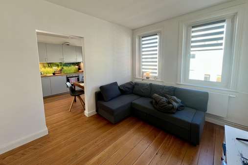 Wohnzimmer 2. OG Wohnzimmer 2. OG - Mehrfamilienhaus in 23554 Lübeck mit 152m² kaufen