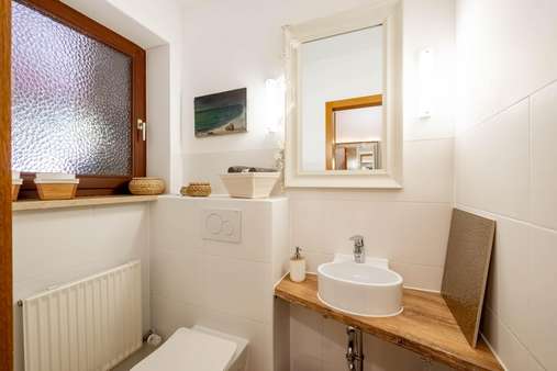 Gäste-WC - Zweifamilienhaus in 23556 Lübeck, St. Lorenz Nord mit 258m² kaufen