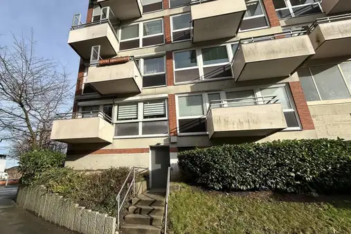Vermietete 4 Zimmer Eigentumswohnung mit familiengerechtem Raumzuschnitt und Balkon