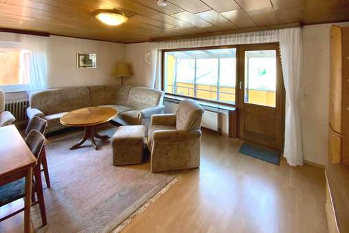 Wohnzimmer Altbau - Doppelhaushälfte in 23568 Lübeck mit 164m² kaufen