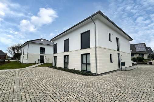 Hausansicht - Etagenwohnung in 23743 Grömitz mit 66m² kaufen