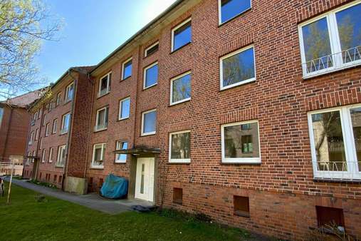 Rückansicht - Etagenwohnung in 23562 Lübeck mit 66m² kaufen