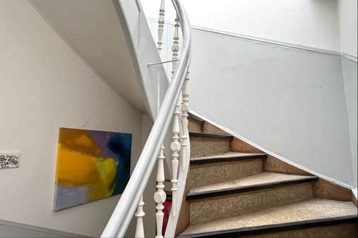 Treppenhaus Treppenhaus - Dachgeschosswohnung in 23564 Lübeck mit 56m² als Kapitalanlage kaufen