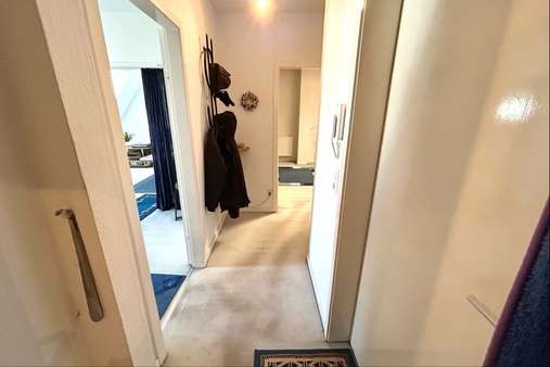 Wohnungsflur Wohnungsflur - Dachgeschosswohnung in 23564 Lübeck mit 56m² als Kapitalanlage kaufen