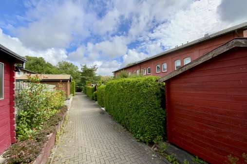 Weg zum Haus - Reihenendhaus in 23560 Lübeck mit 113m² kaufen
