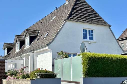 Straßenansicht Straßenansicht - Doppelhaushälfte in 23570 Lübeck mit 106m² kaufen