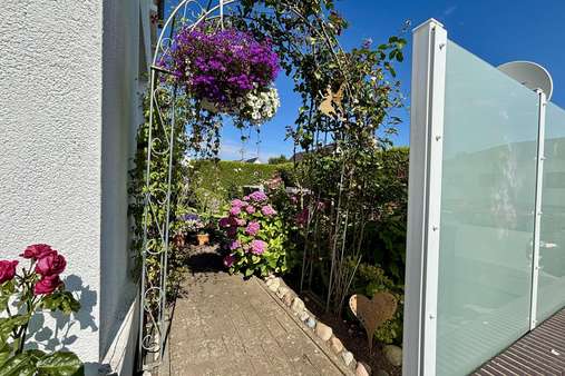 Zugang zur Terrasse Zugang zur Terrasse - Doppelhaushälfte in 23570 Lübeck mit 106m² kaufen