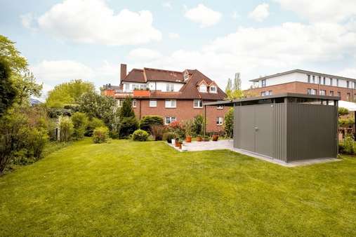 Garten mit Gartenhaus - Mehrfamilienhaus in 23566 Lübeck mit 302m² kaufen