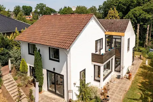 Ein besonderes Einfamilienhaus in unschlagbarer Lage direkt am Riesebusch