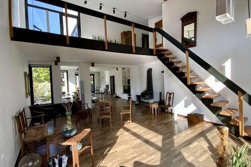 Wohnzimmer mit Galerie Wohnzimmer mit Galerie - Einfamilienhaus in 23611 Bad Schwartau mit 195m² kaufen