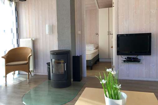 Wohnzimmer z. Schlafzimmer - Bungalow in 23570 Lübeck mit 55m² kaufen