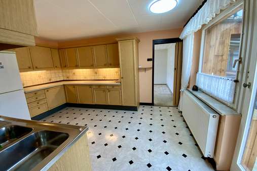 Küche - Doppelhaushälfte in 23569 Lübeck mit 109m² kaufen