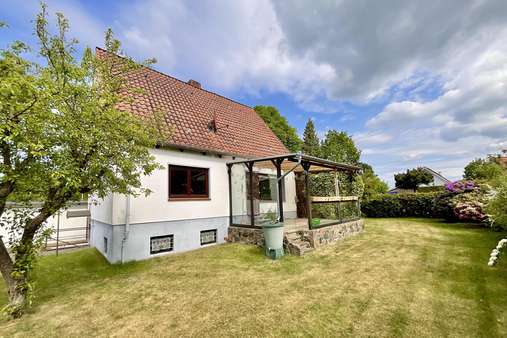 Gartenansicht - Einfamilienhaus in 23560 Lübeck mit 104m² kaufen