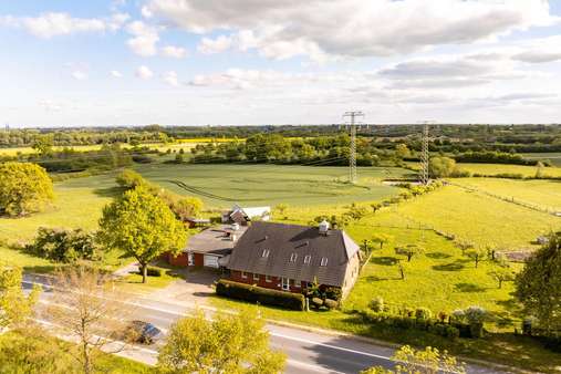 Luftbild - Zweifamilienhaus in 23556 Lübeck mit 321m² kaufen