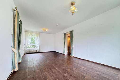 Wohnzimmer Wohnzimmer - Etagenwohnung in 23556 Lübeck mit 65m² kaufen