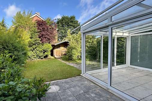 Blick von der Terrasse Blick von der Terrasse - Reihenendhaus in 23566 Lübeck mit 126m² kaufen