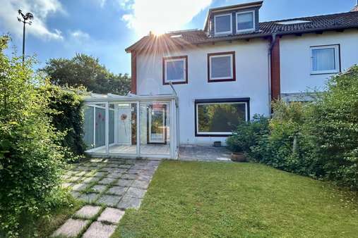 Rückansicht Rückansicht - Reihenendhaus in 23566 Lübeck mit 126m² kaufen