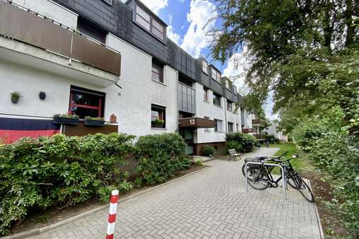 Eingangsansicht Eingangsansicht - Dachgeschosswohnung in 23560 Lübeck mit 72m² kaufen