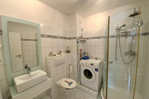 Duschbad Duschbad - Dachgeschosswohnung in 23566 Lübeck mit 56m² kaufen
