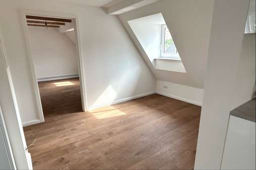 Eingangsflur Eingangsflur - Dachgeschosswohnung in 23556 Lübeck mit 73m² kaufen