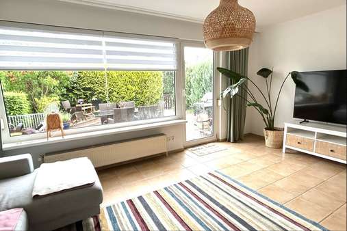 Wohnzimmer - Reihenendhaus in 23570 Lübeck mit 83m² kaufen