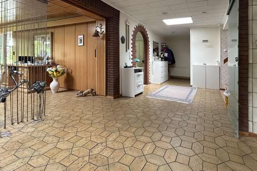 Diele - Doppelhaushälfte in 23556 Lübeck mit 164m² kaufen