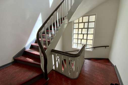 Treppenhaus Obergeschoss - Mehrfamilienhaus in 23564 Lübeck mit 301m² als Kapitalanlage kaufen