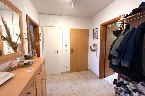 Wohungsflur/Eingangsbereich - Etagenwohnung in 23560 Lübeck mit 71m² kaufen
