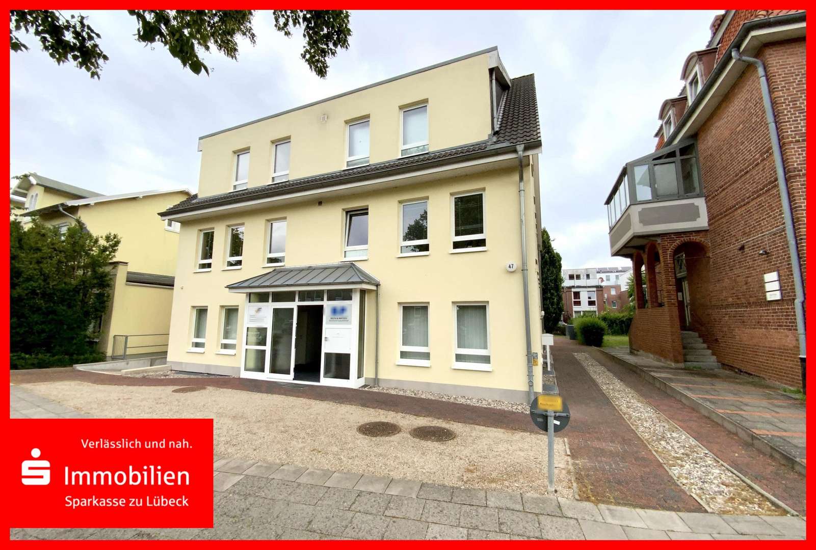 Gebäude/ Vorderansicht - Etagenwohnung in 23568 Lübeck mit 96m² kaufen