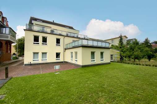 Hausansicht vom Garten - Etagenwohnung in 23568 Lübeck mit 96m² kaufen