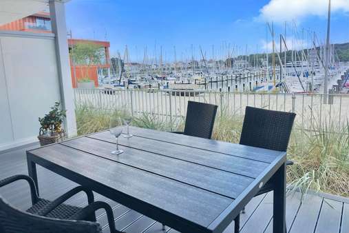 Terrasse mit Blick auf Travemünde Terrasse mit Blick auf Travemünde - Erdgeschosswohnung in 23570 Lübeck mit 52m² kaufen