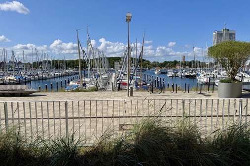 traumhafter Blick auf den Hafen traumhafter Blick auf den Hafen - Erdgeschosswohnung in 23570 Lübeck mit 52m² kaufen